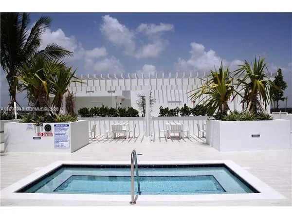 $394,000 | 4250 Biscayne Boulevard, Unit 815, Miami, FL 33137
