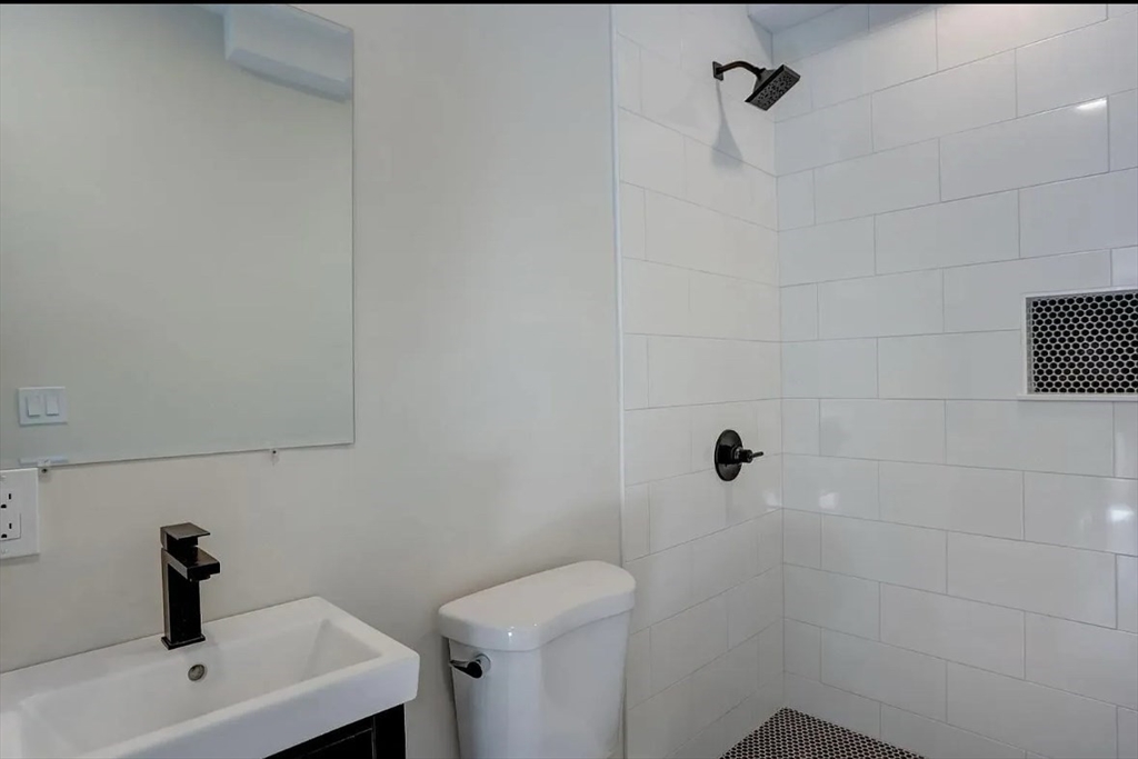 19 Bartlett Place, Unit 3 Boston, MA 02113 - Photo 5 of 5