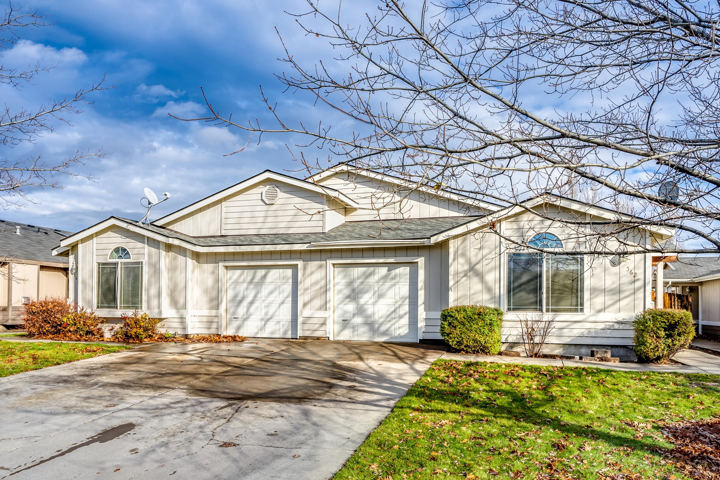 562-564 Northeast Negus Loop Redmond, OR 97756 - Photo 1 of 10 562 Negas Lp, Redmond-10