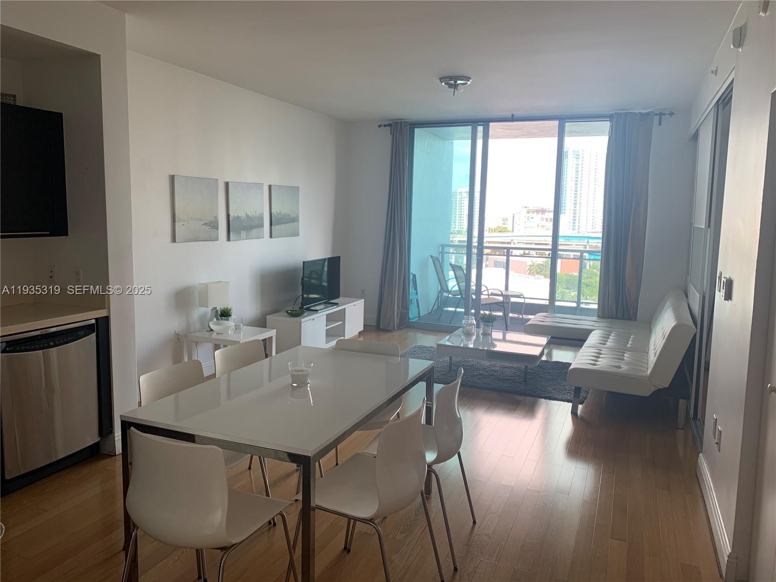 90 Southwest 3rd Street, Unit 1211 Miami, FL 33130 - Photo 4 of 12