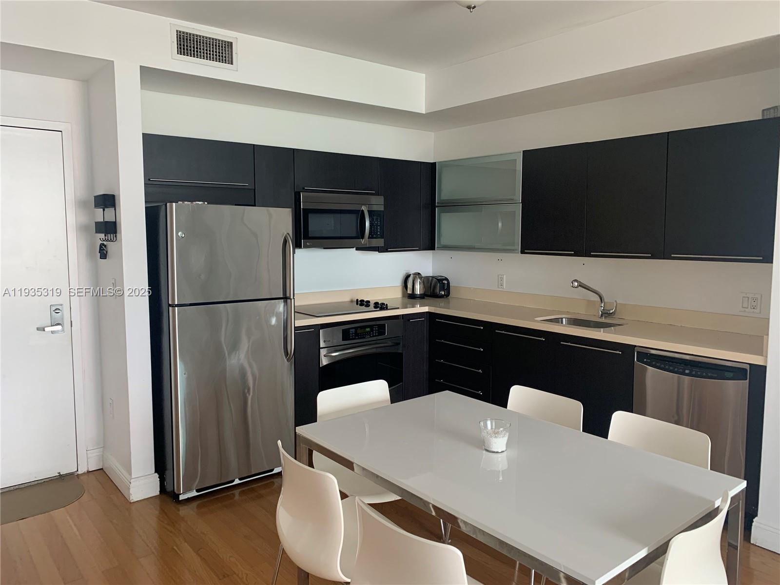 90 Southwest 3rd Street, Unit 1211 Miami, FL 33130 - Photo 7 of 12