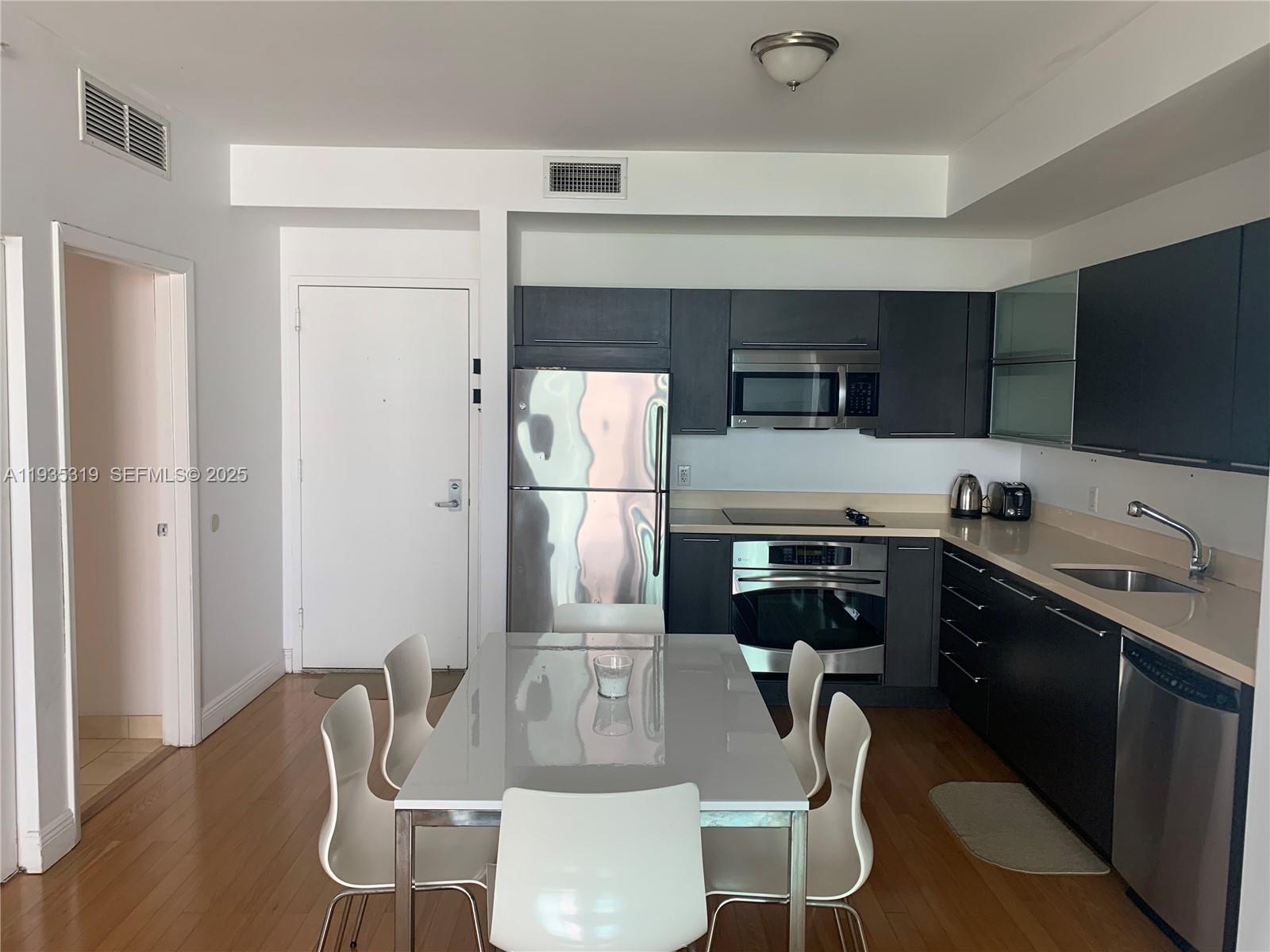 90 Southwest 3rd Street, Unit 1211 Miami, FL 33130 - Photo 8 of 12