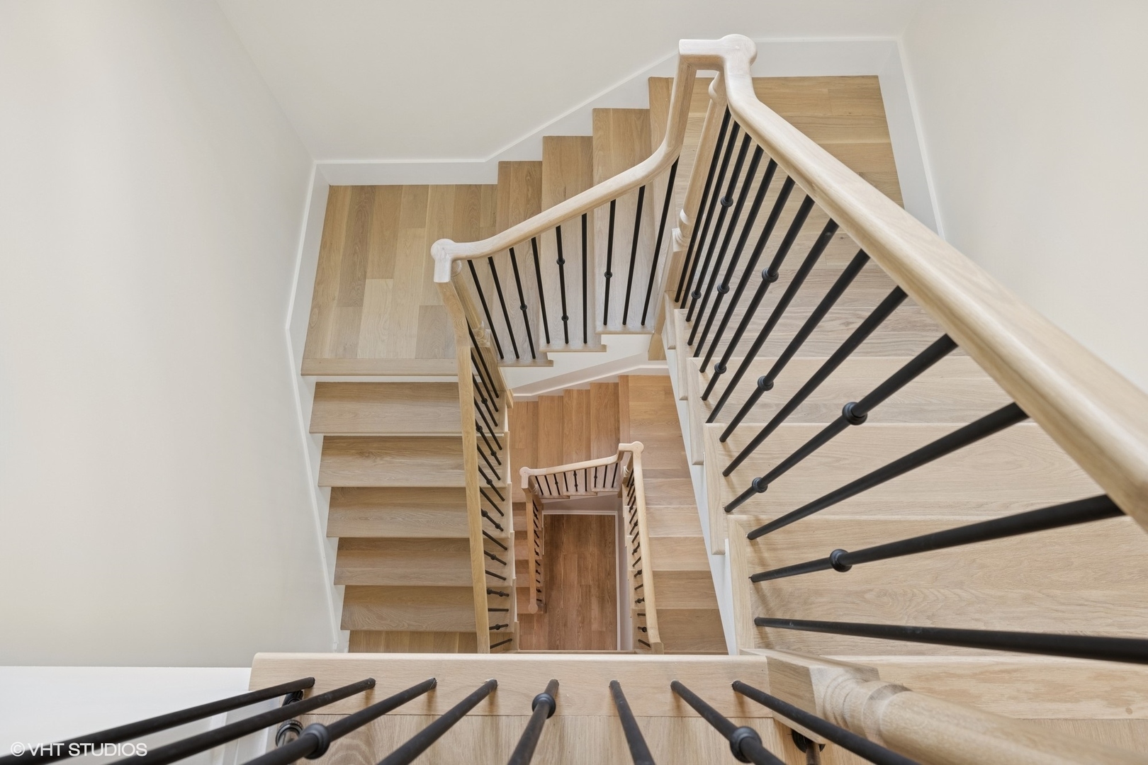 227 South Mitchell Avenue Arlington Heights, IL 60005 - Photo 17 of 40 a view of entryway