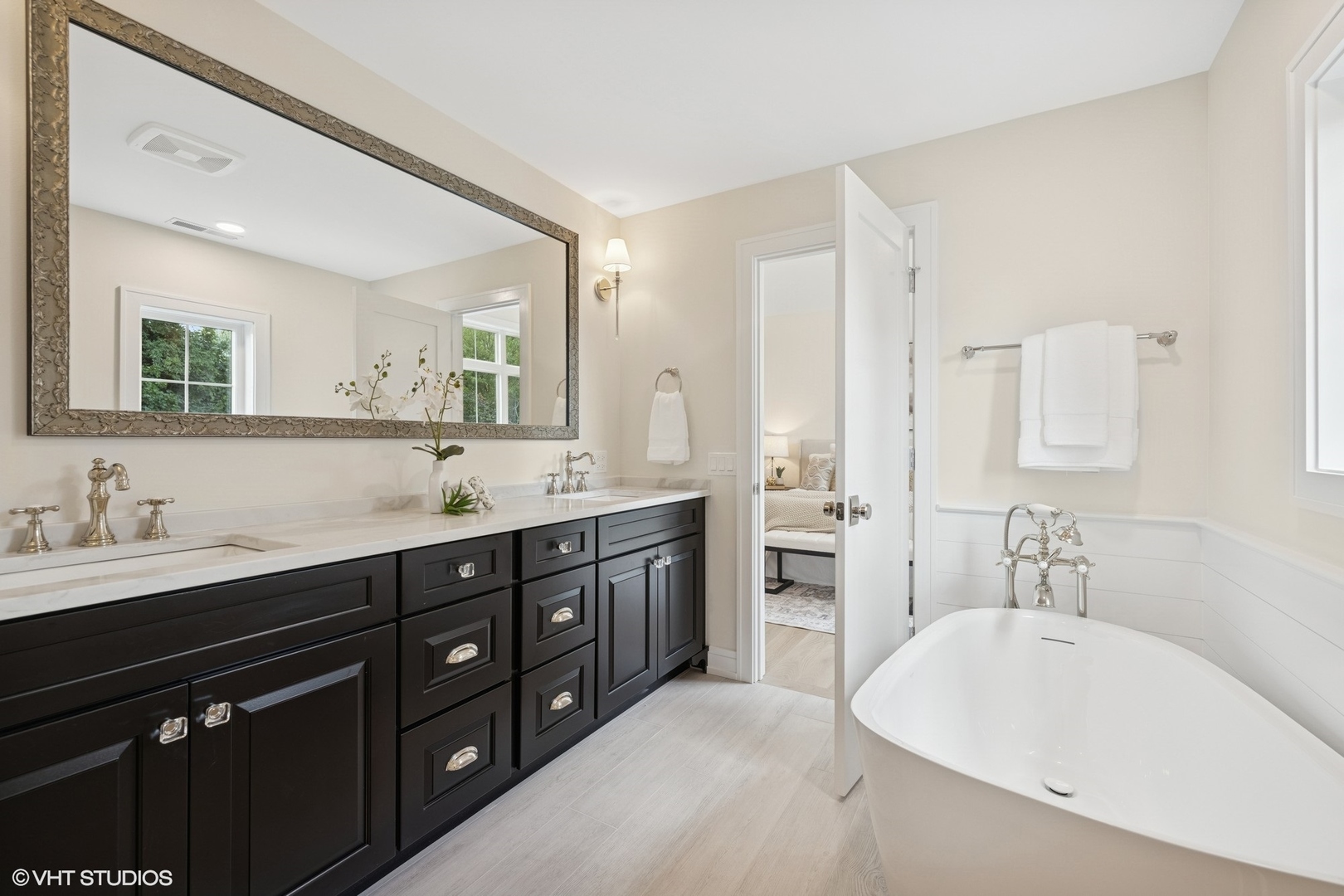 227 South Mitchell Avenue Arlington Heights, IL 60005 - Photo 21 of 40 a spacious bathroom with a double vanity sink double mirror and bathtub