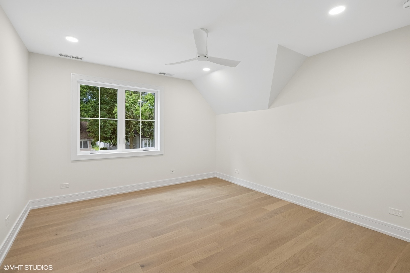 227 South Mitchell Avenue Arlington Heights, IL 60005 - Photo 22 of 40 an empty room with wooden floor and windows