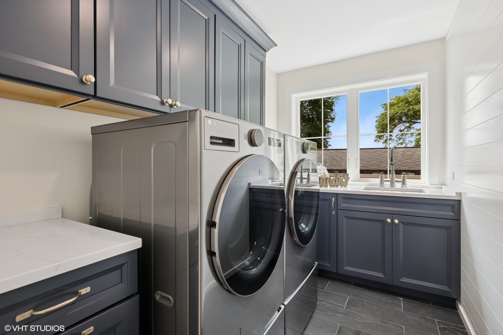 227 South Mitchell Avenue Arlington Heights, IL 60005 - Photo 26 of 40 a utility room with sink dryer and washer