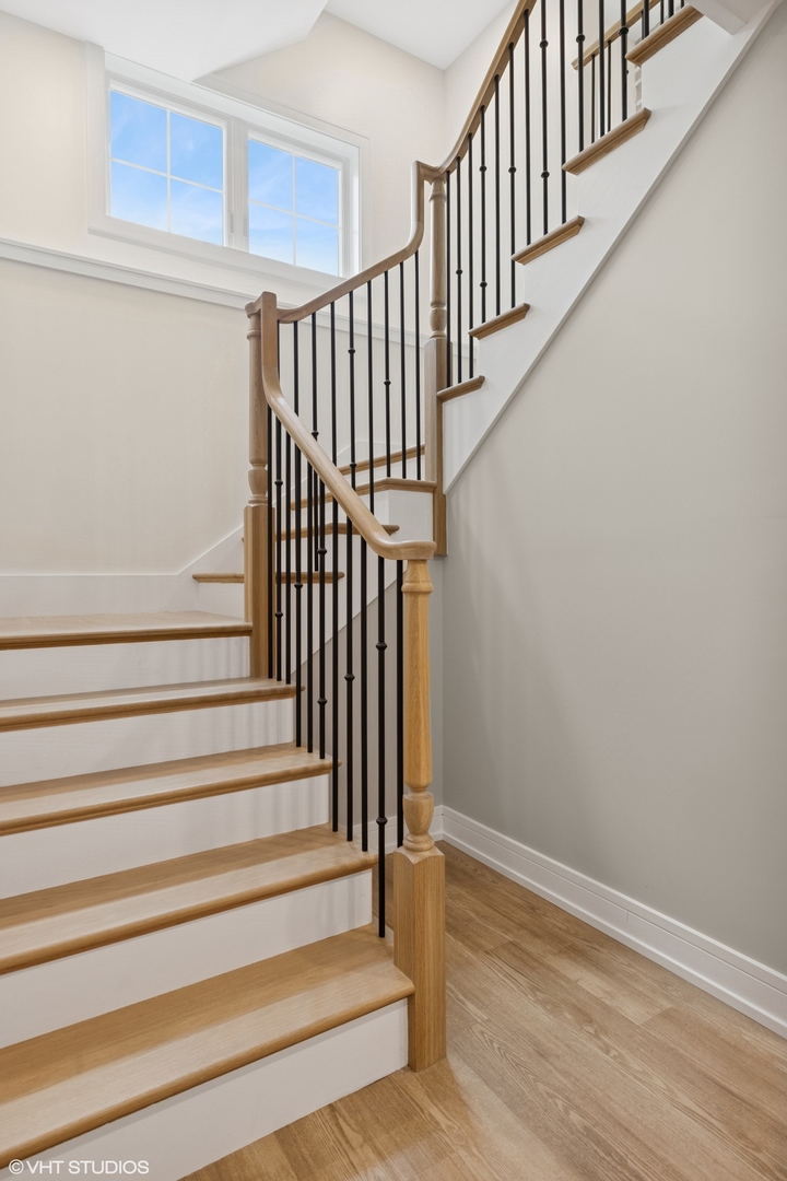 227 South Mitchell Avenue Arlington Heights, IL 60005 - Photo 29 of 40 a view of entryway