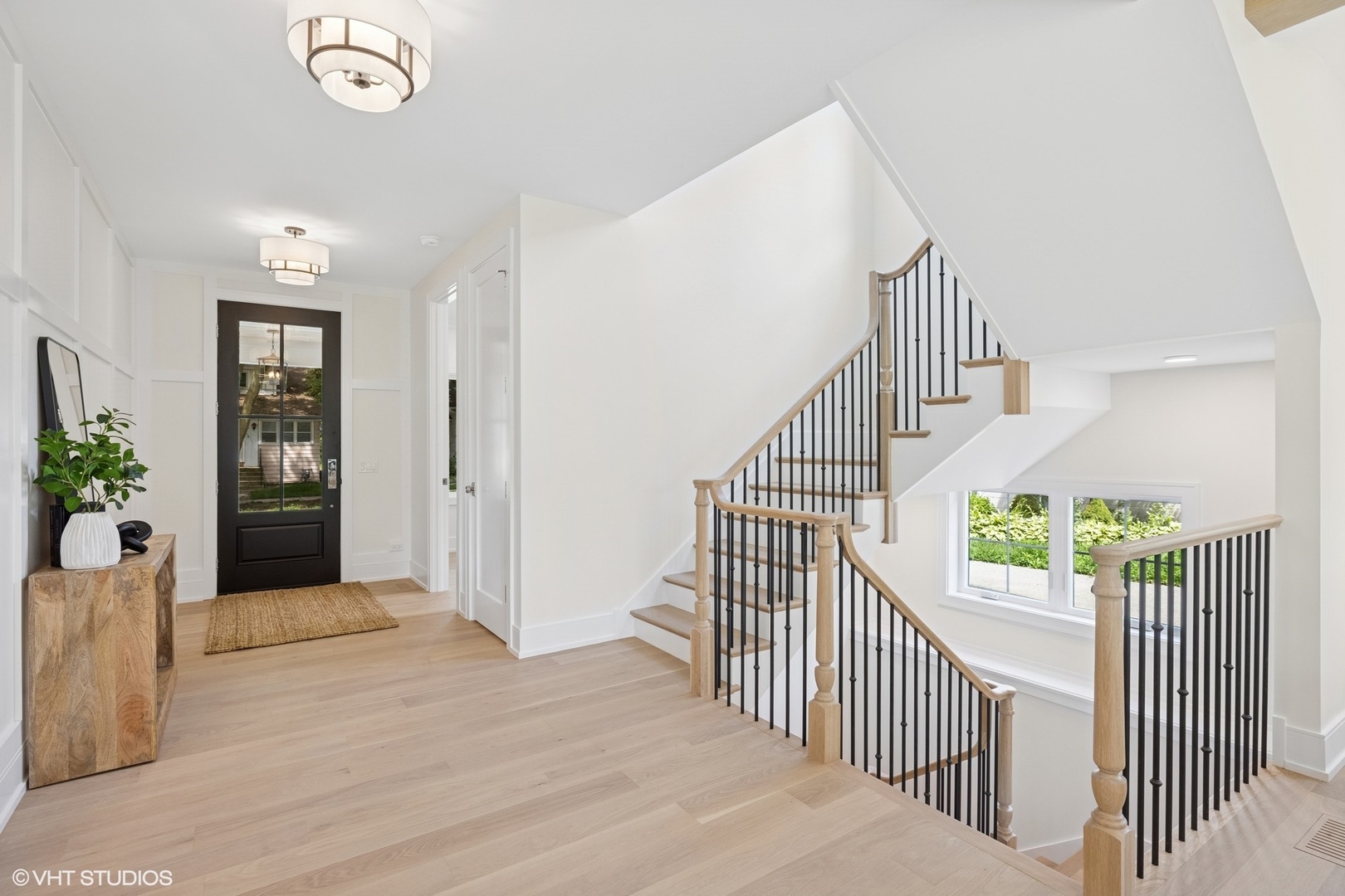 227 South Mitchell Avenue Arlington Heights, IL 60005 - Photo 3 of 40 a view of entryway and hall