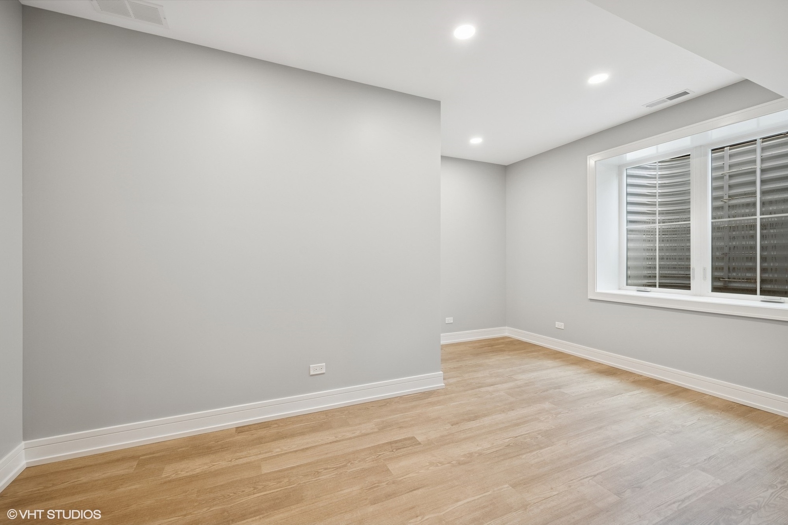 227 South Mitchell Avenue Arlington Heights, IL 60005 - Photo 34 of 40 an empty room with wooden floor and windows