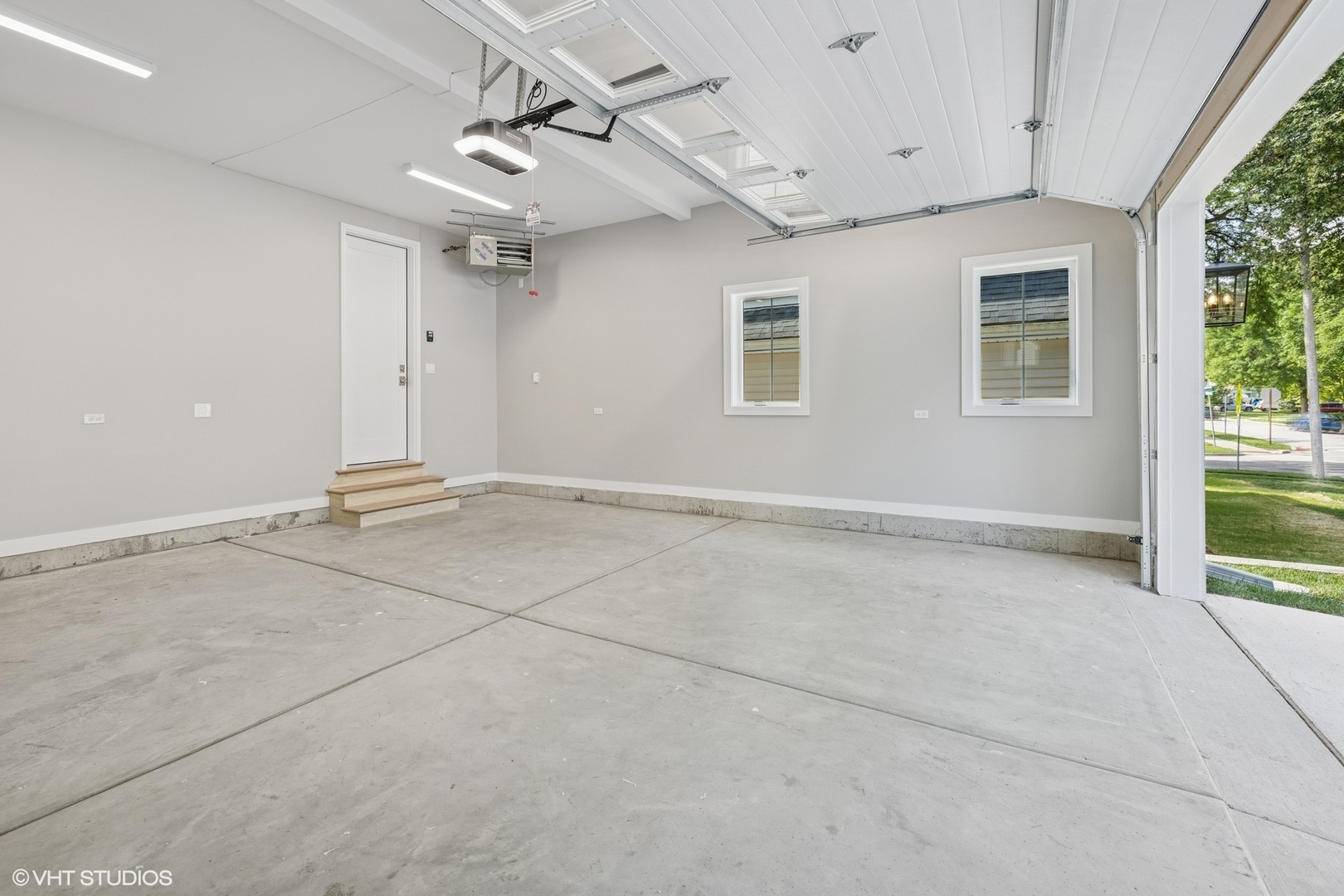 227 South Mitchell Avenue Arlington Heights, IL 60005 - Photo 37 of 40 a view of an empty room with a window
