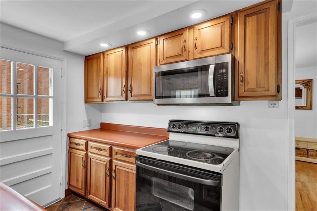 5352 Highgrove Road Pittsburgh, PA 15234 - Photo 13 of 31 Gallery Image 13