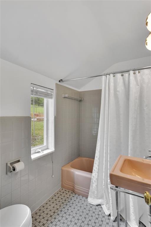 5352 Highgrove Road Pittsburgh, PA 15234 - Photo 20 of 31 Gallery Image 20
