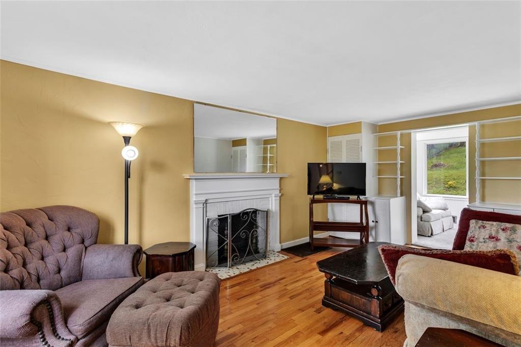 5352 Highgrove Road Pittsburgh, PA 15234 - Photo 2 of 31 Gallery Image 2