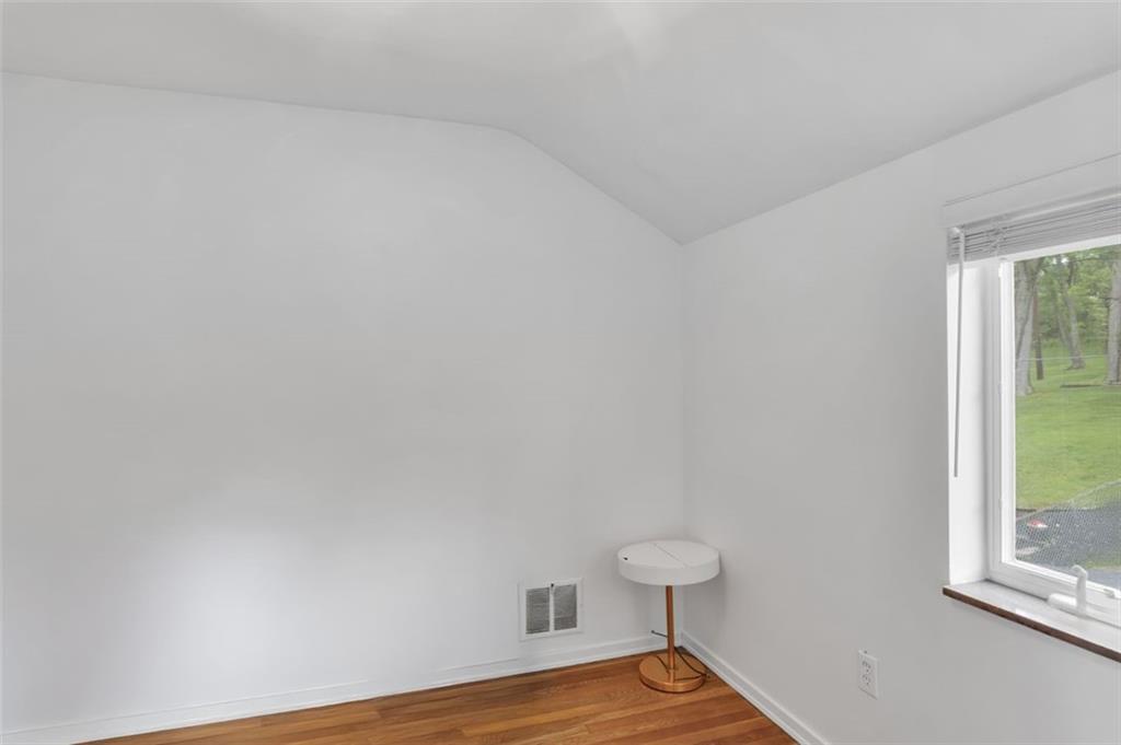 5352 Highgrove Road Pittsburgh, PA 15234 - Photo 23 of 31 Gallery Image 23
