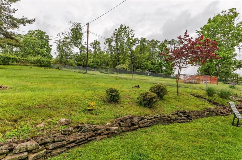 5352 Highgrove Road Pittsburgh, PA 15234 - Photo 30 of 31 Gallery Image 30