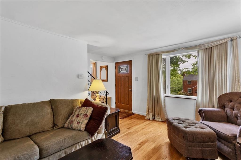5352 Highgrove Road Pittsburgh, PA 15234 - Photo 7 of 31 Gallery Image 7