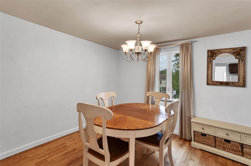 5352 Highgrove Road Pittsburgh, PA 15234 - Photo 9 of 31 Gallery Image 9
