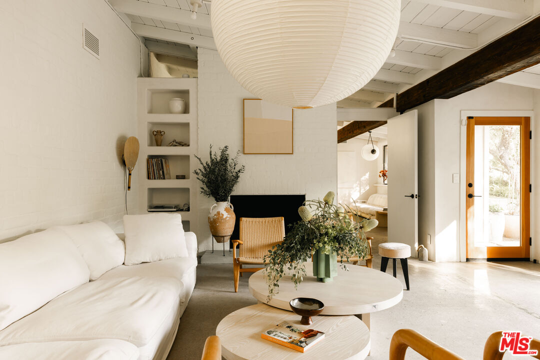 1830 Old Orchard Road Los Angeles, CA 90049 - Photo 3 of 30 a living room with furniture and a table