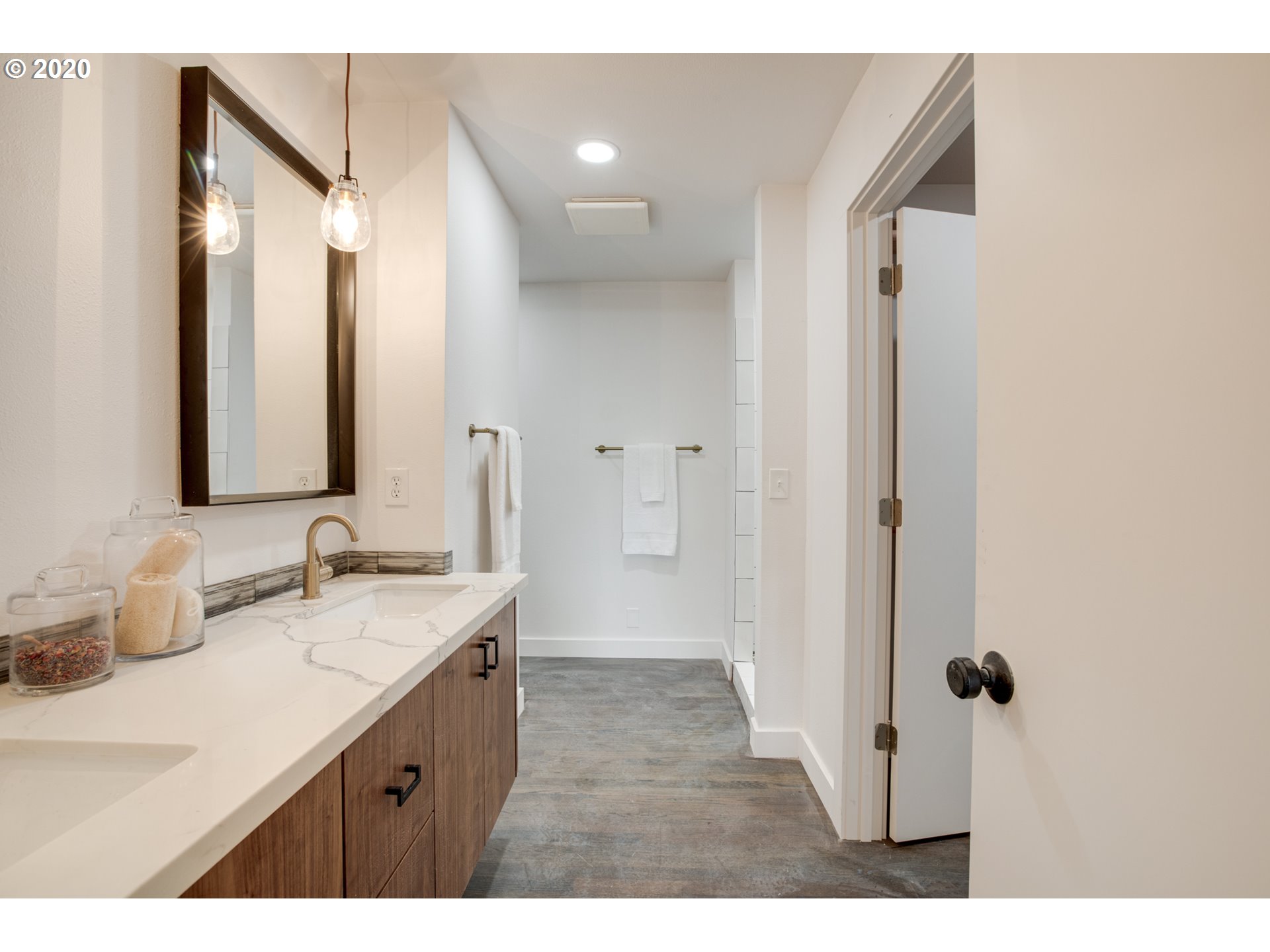 12227 Southwest Lesser Road Portland, OR 97219 - Photo 15 of 31 Gallery Image 15