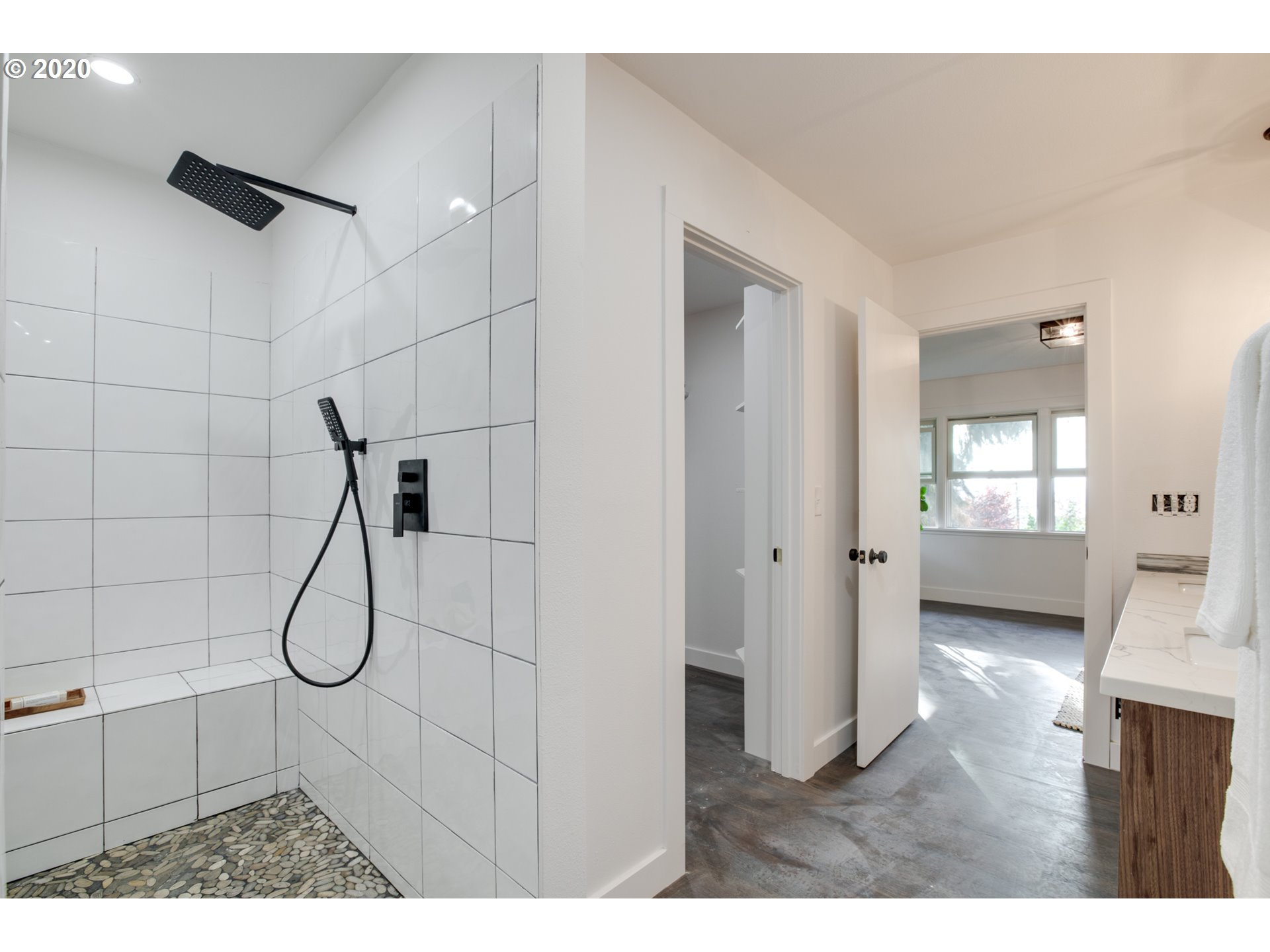 12227 Southwest Lesser Road Portland, OR 97219 - Photo 16 of 31 Gallery Image 16