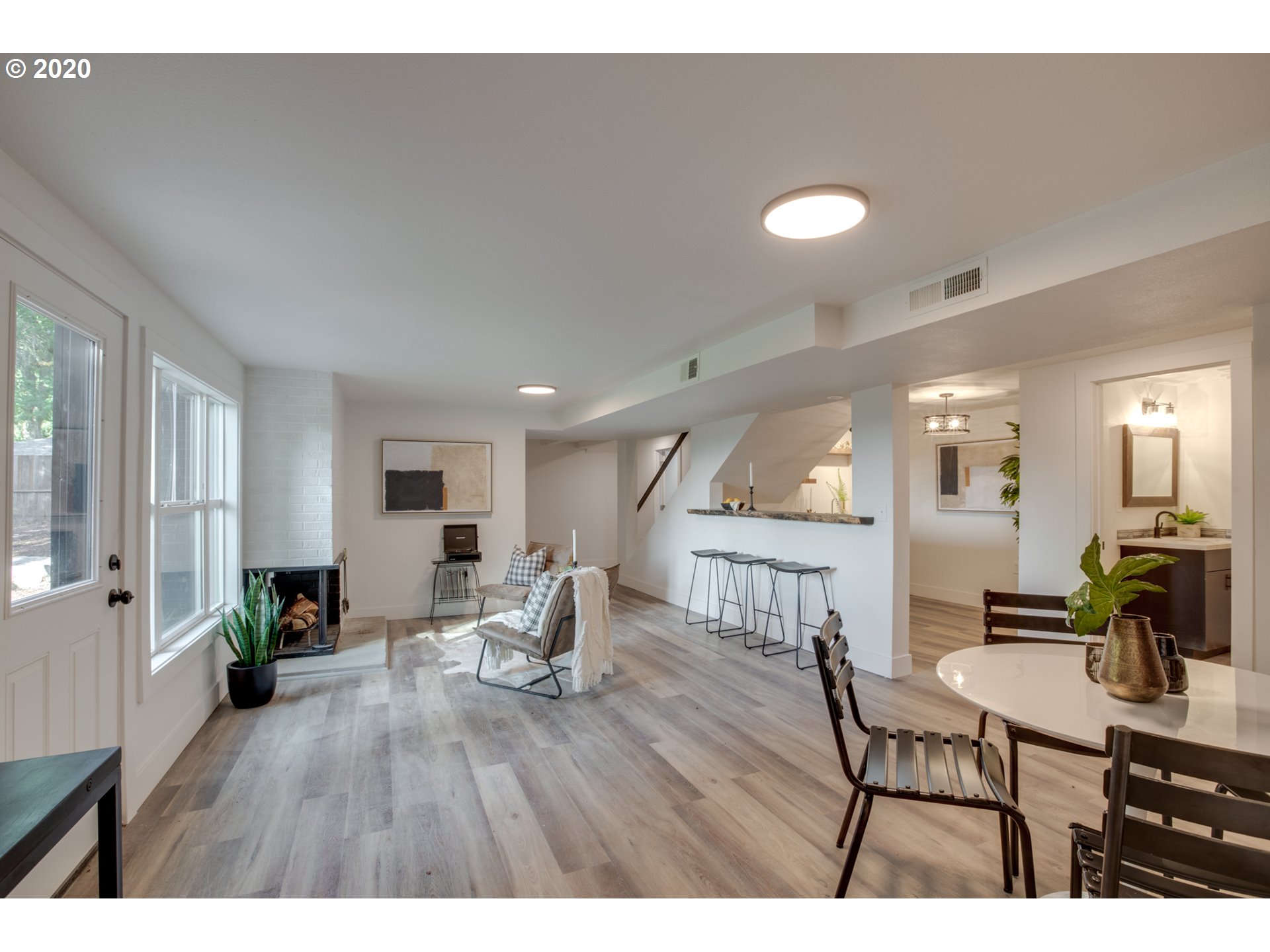 12227 Southwest Lesser Road Portland, OR 97219 - Photo 20 of 31 Gallery Image 20