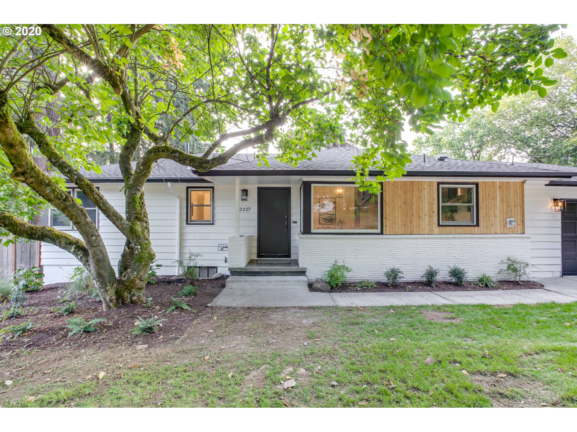12227 Southwest Lesser Road Portland, OR 97219 - Photo 3 of 31 Gallery Image 3