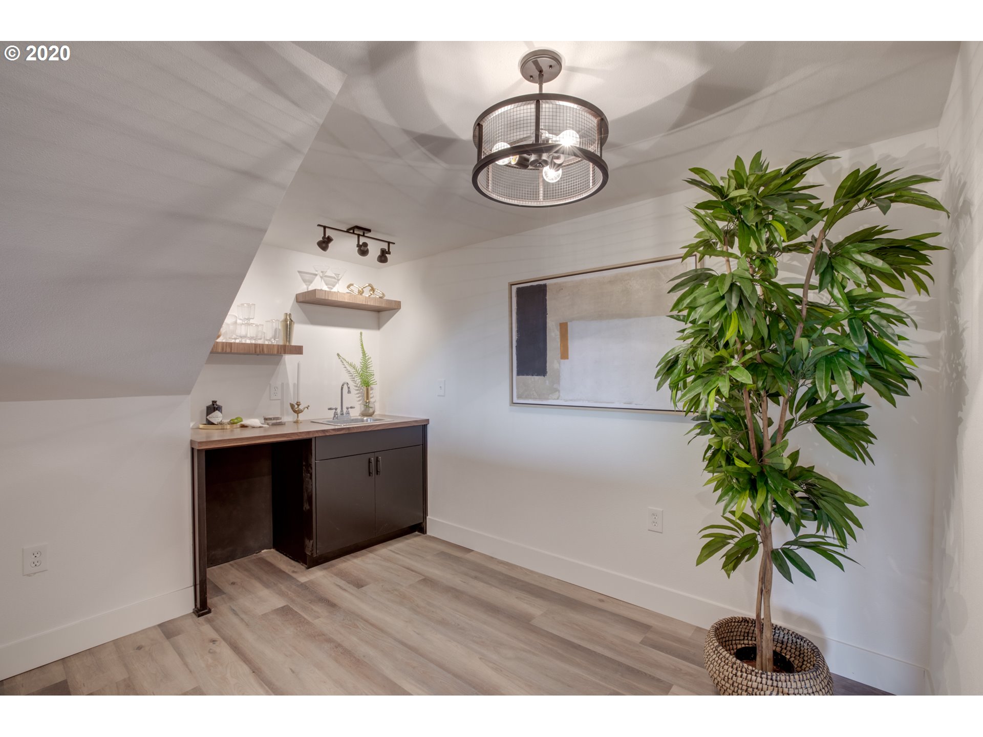 12227 Southwest Lesser Road Portland, OR 97219 - Photo 24 of 31 Gallery Image 24