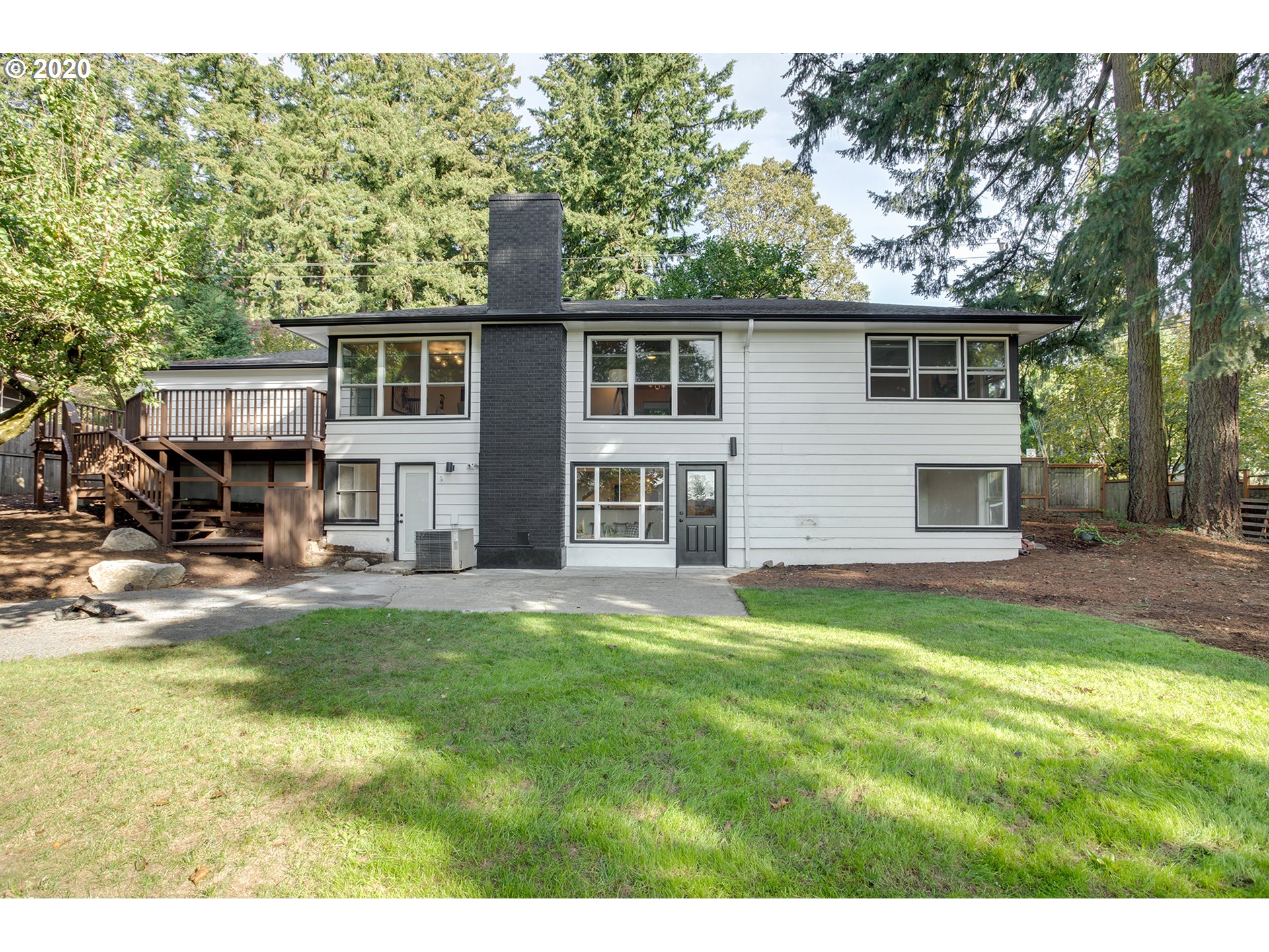 12227 Southwest Lesser Road Portland, OR 97219 - Photo 27 of 31 Gallery Image 27