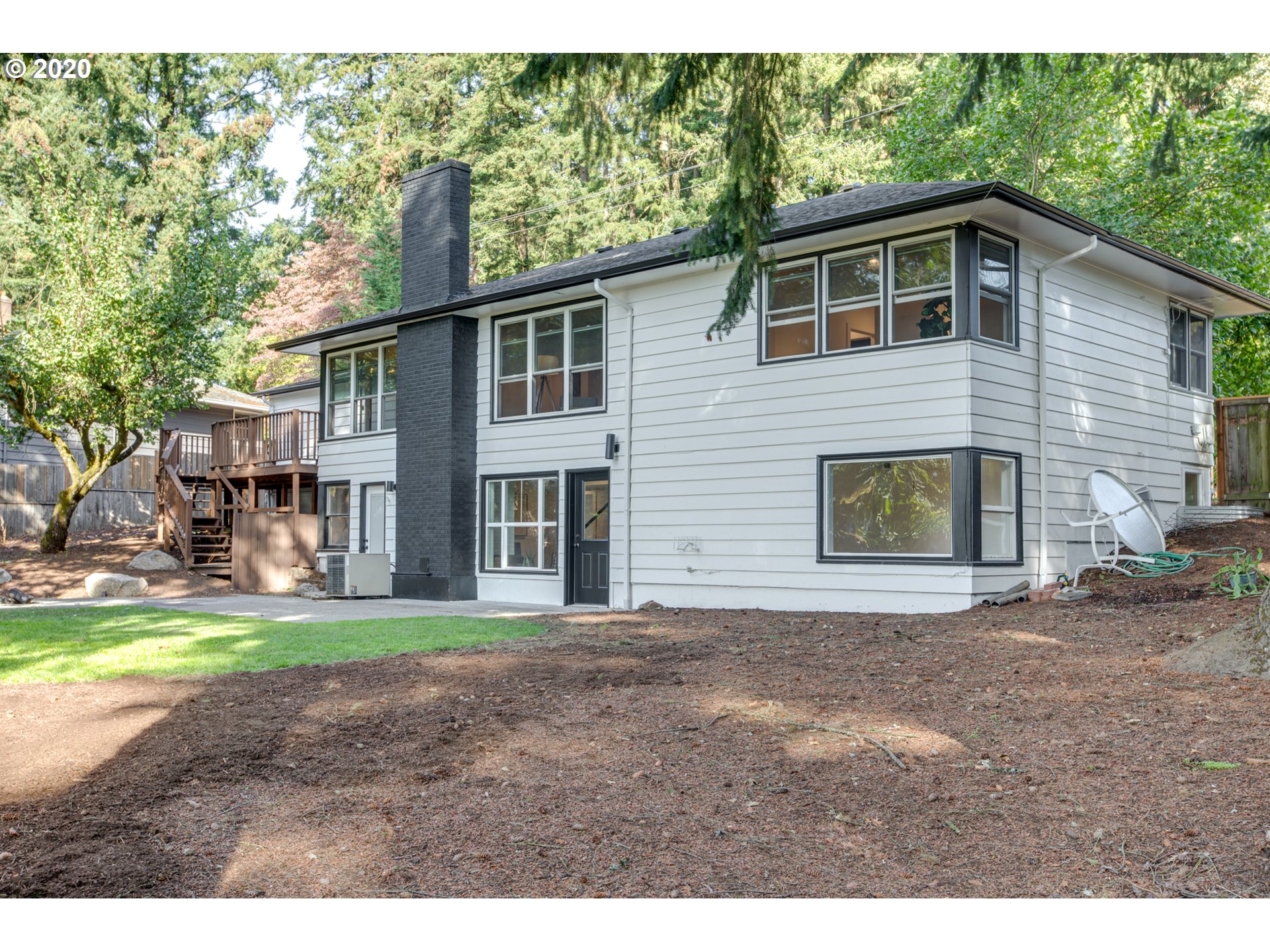 12227 Southwest Lesser Road Portland, OR 97219 - Photo 29 of 31 Gallery Image 29