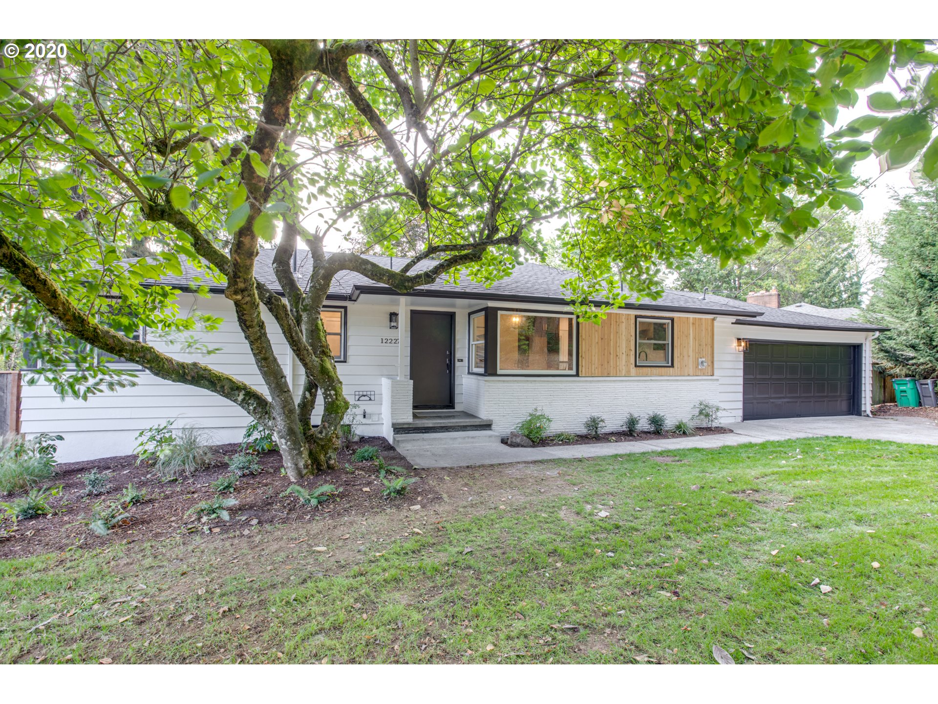12227 Southwest Lesser Road Portland, OR 97219 - Photo 4 of 31 Gallery Image 4
