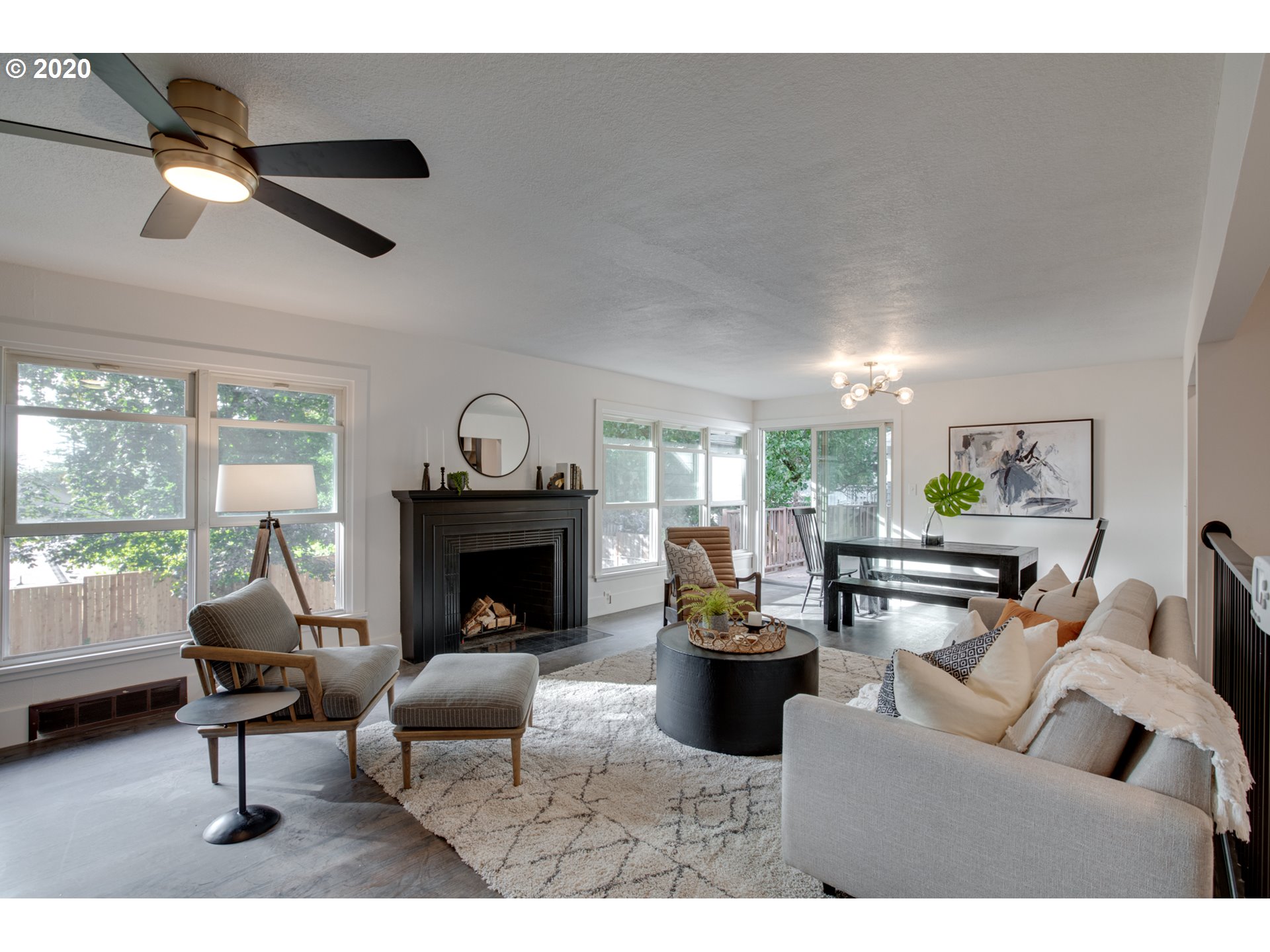 12227 Southwest Lesser Road Portland, OR 97219 - Photo 8 of 31 Gallery Image 8