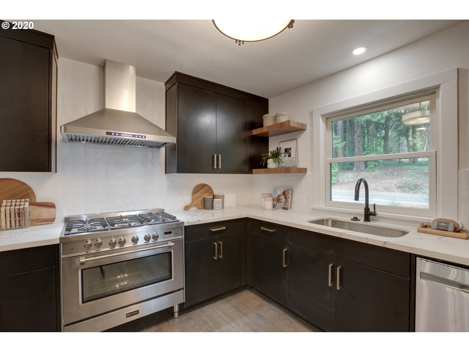 12227 Southwest Lesser Road Portland, OR 97219 - Photo 9 of 31 Gallery Image 9