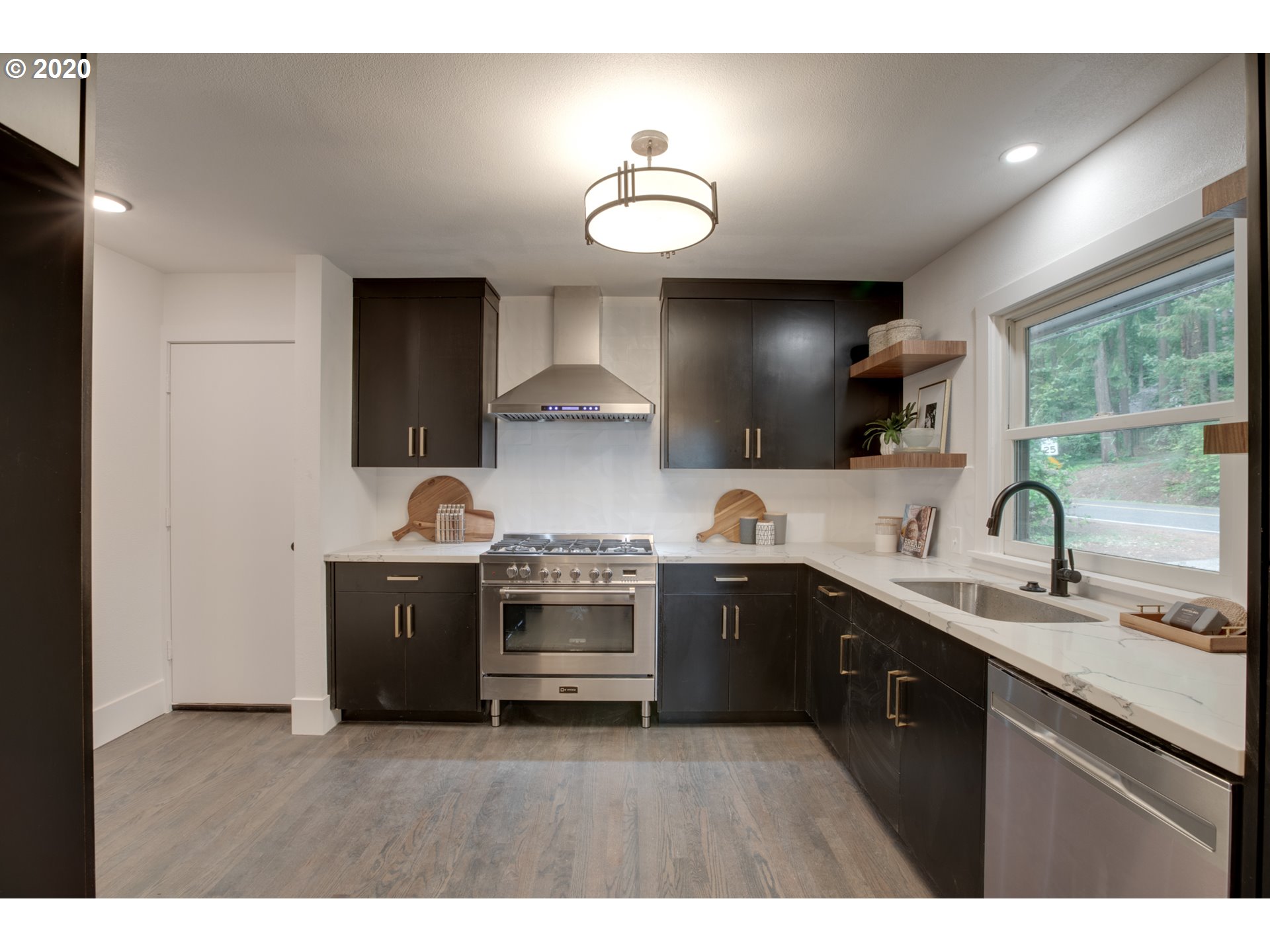 12227 Southwest Lesser Road Portland, OR 97219 - Photo 10 of 31 Gallery Image 10
