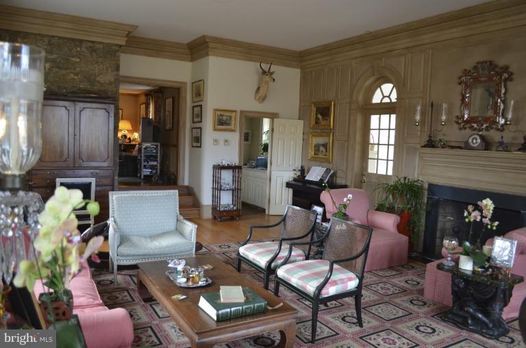 3494 Prince Road Marshall, VA 20115 - Photo 12 of 26 Living Room