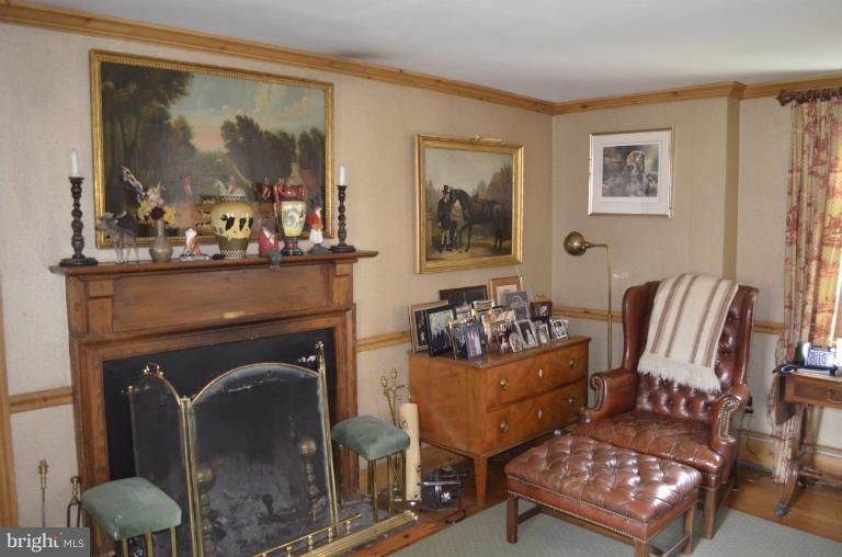 3494 Prince Road Marshall, VA 20115 - Photo 23 of 26 Family Room