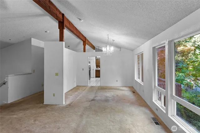 en empty room with windows and entryway