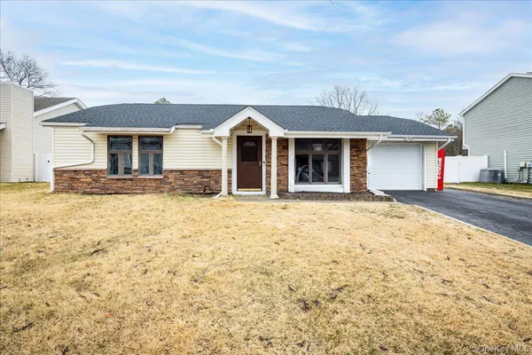 $595,000 | 843 Greenbelt Parkway West, Holbrook, NY 11741