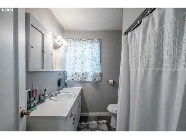 $249,999 | 1248 1st Avenue, Sweet Home, OR 97386