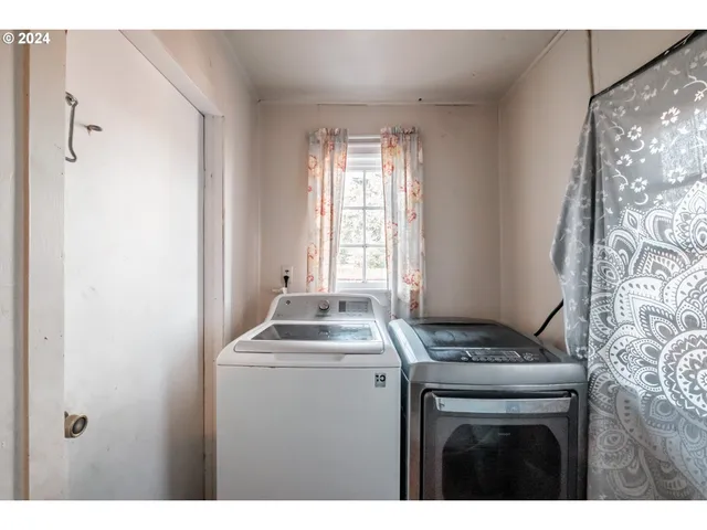 $249,999 | 1248 1st Avenue, Sweet Home, OR 97386