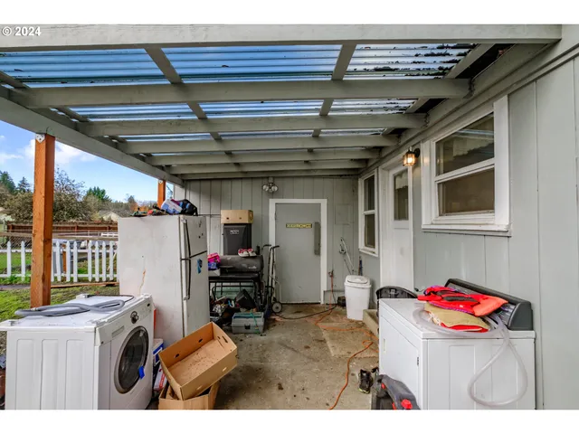 $249,999 | 1248 1st Avenue, Sweet Home, OR 97386