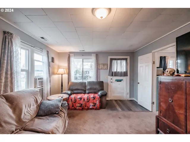 $249,999 | 1248 1st Avenue, Sweet Home, OR 97386