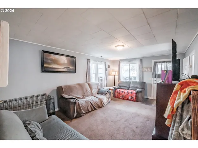 $249,999 | 1248 1st Avenue, Sweet Home, OR 97386