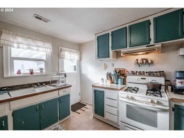 $249,999 | 1248 1st Avenue, Sweet Home, OR 97386