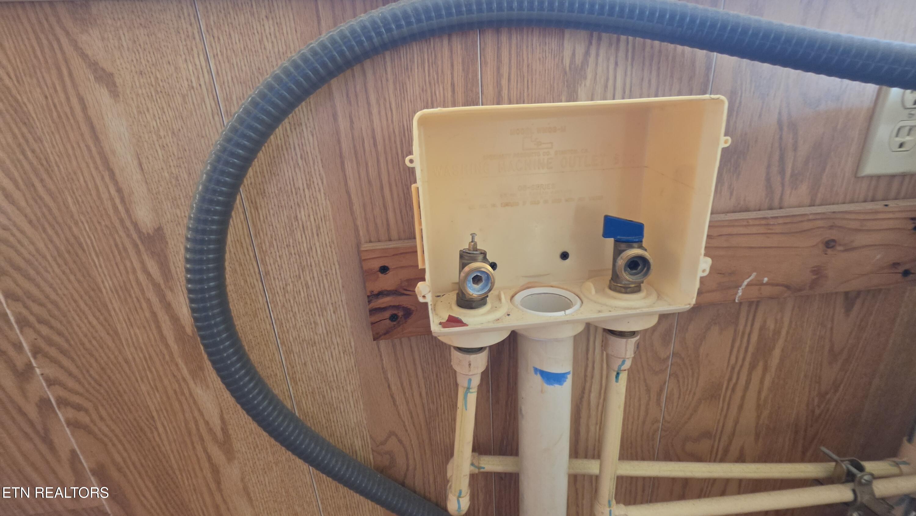 671 Williams Creek Road Oneida, TN 37841 - Photo 18 of 60 20260417_192205