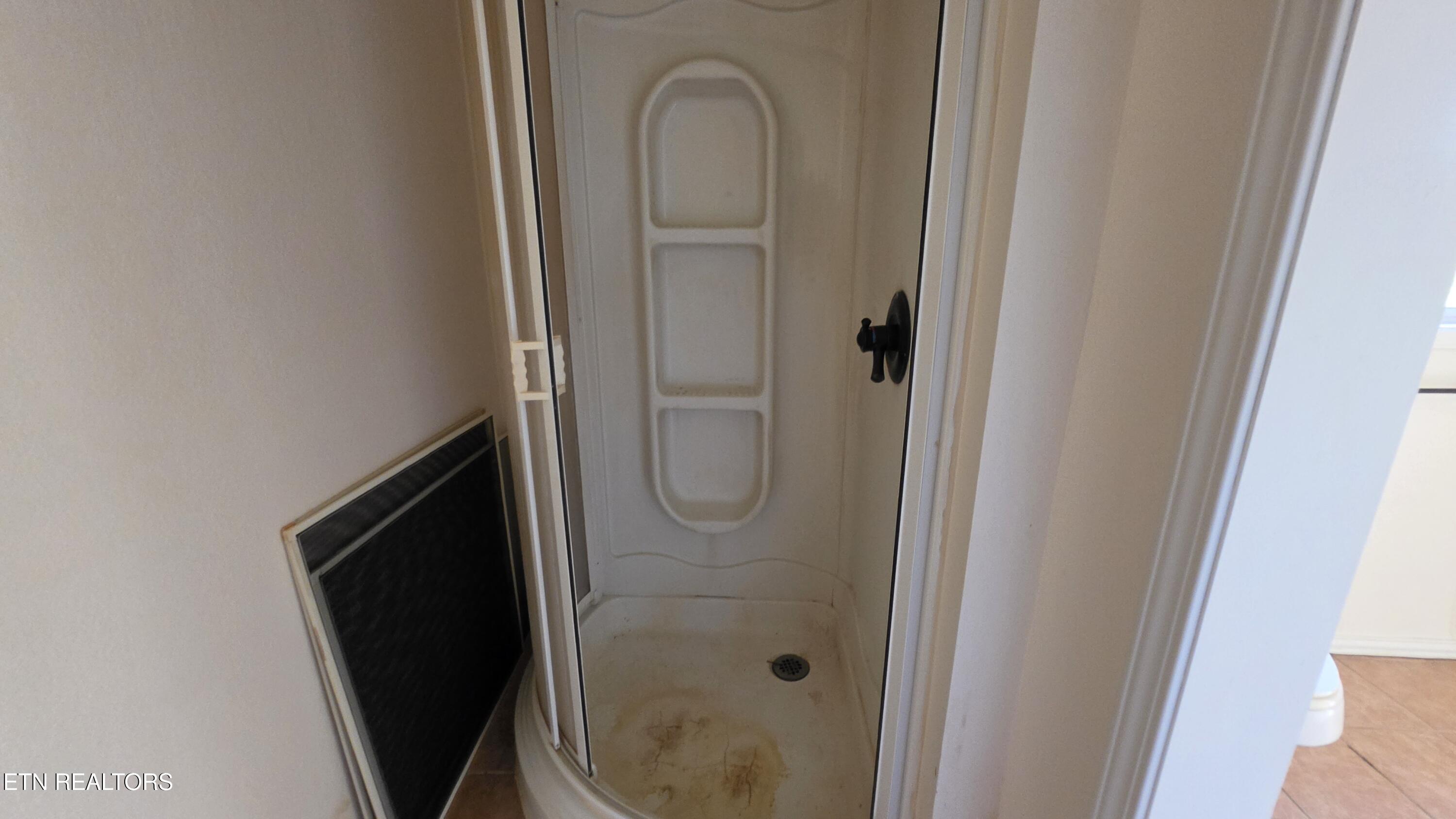 671 Williams Creek Road Oneida, TN 37841 - Photo 26 of 60 20260417_192305