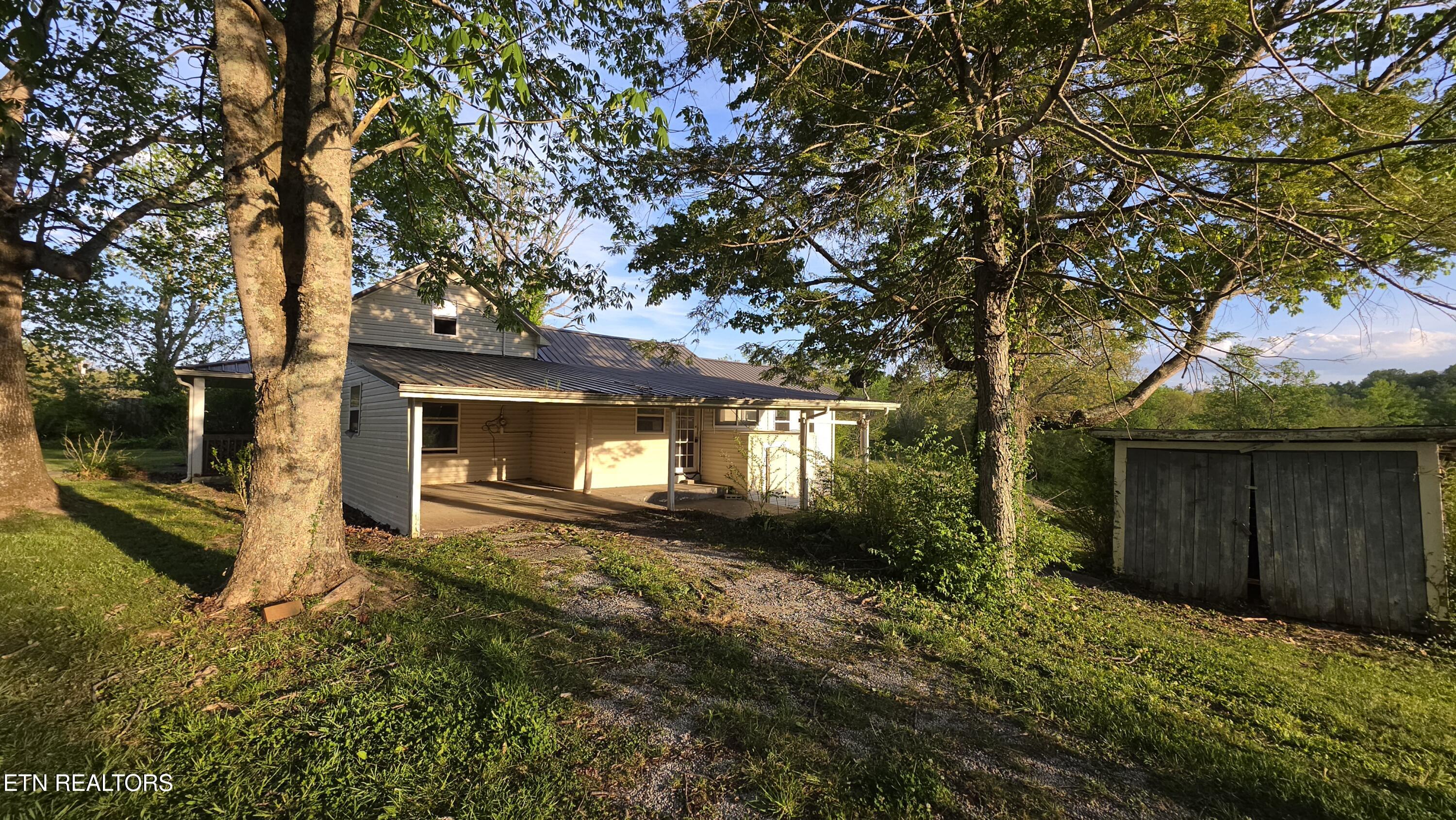 671 Williams Creek Road Oneida, TN 37841 - Photo 3 of 60 20260417_191730