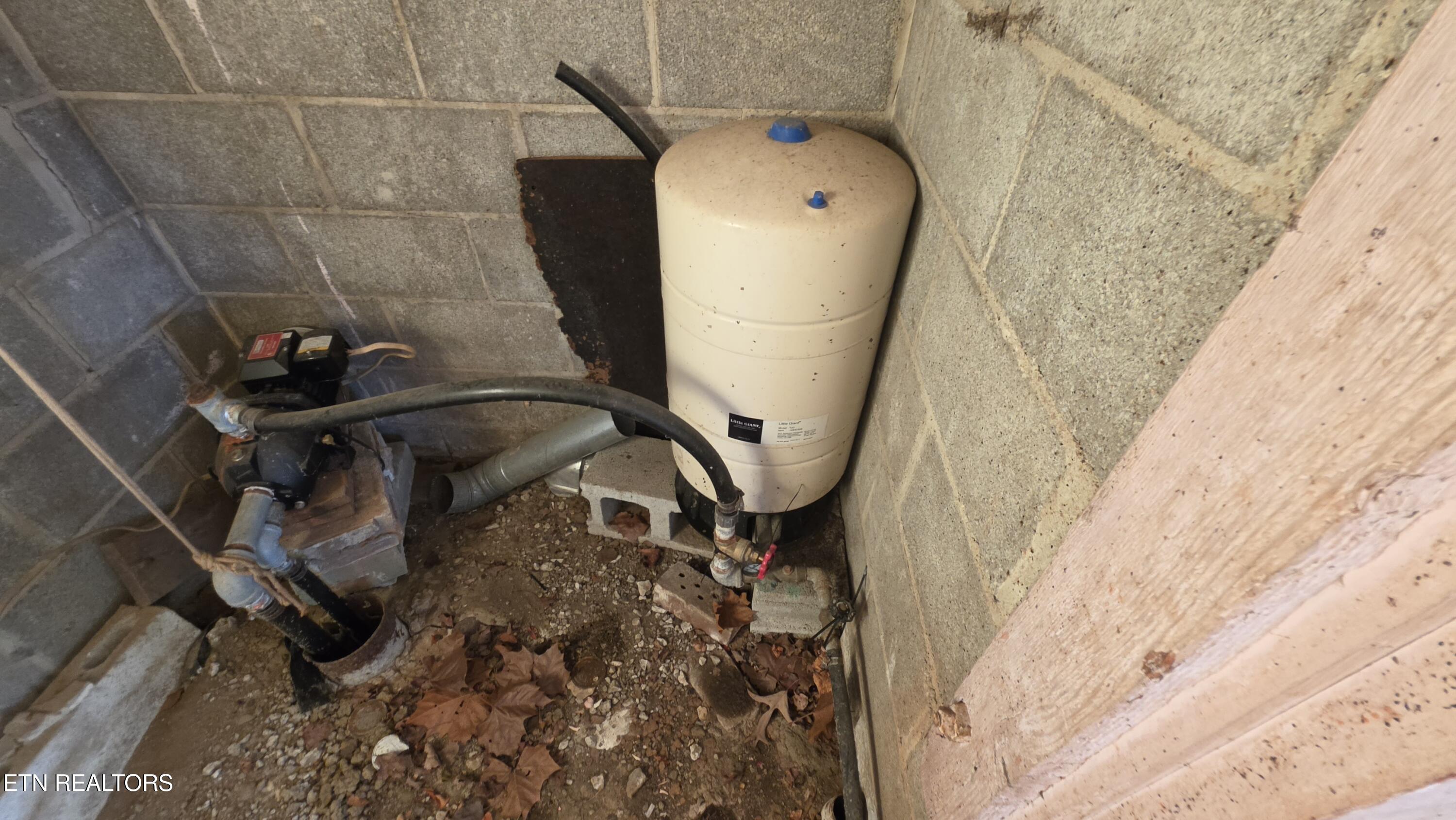 671 Williams Creek Road Oneida, TN 37841 - Photo 59 of 60 20260417_193602