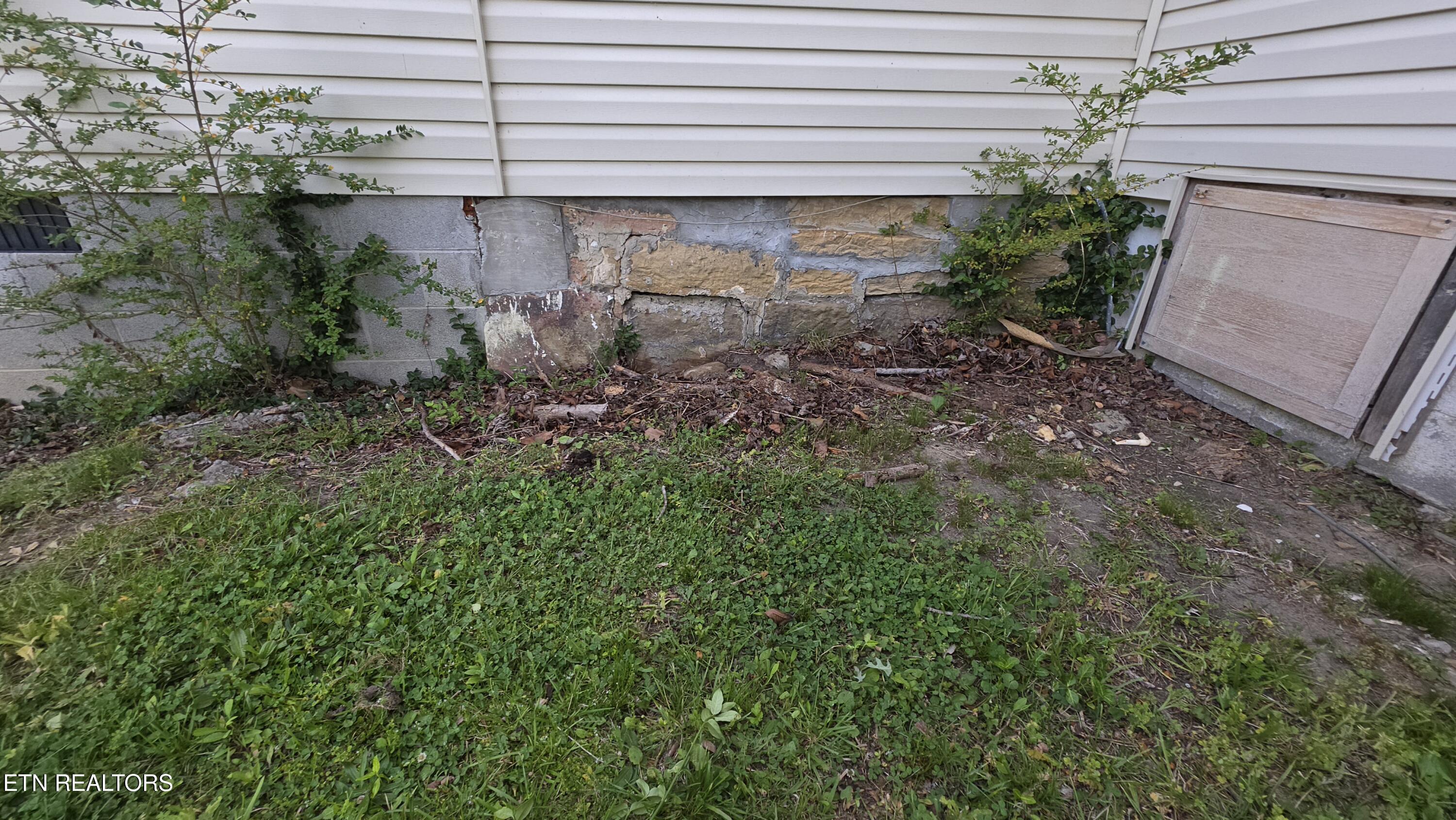 671 Williams Creek Road Oneida, TN 37841 - Photo 10 of 60 20260417_191932