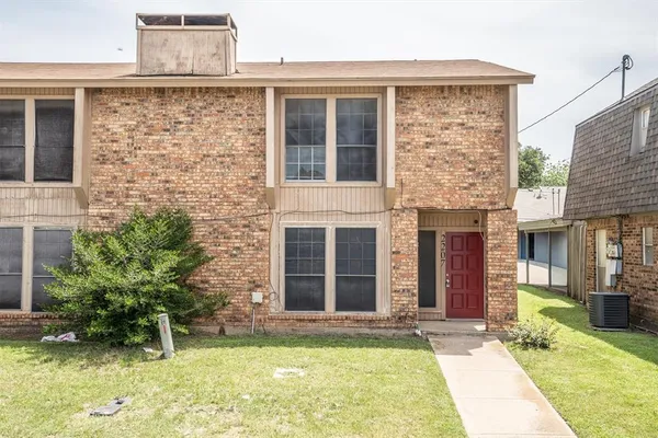 $530,000 | 2205 Chase Court, Unit 2, Dalworthington Gardens, TX 76013