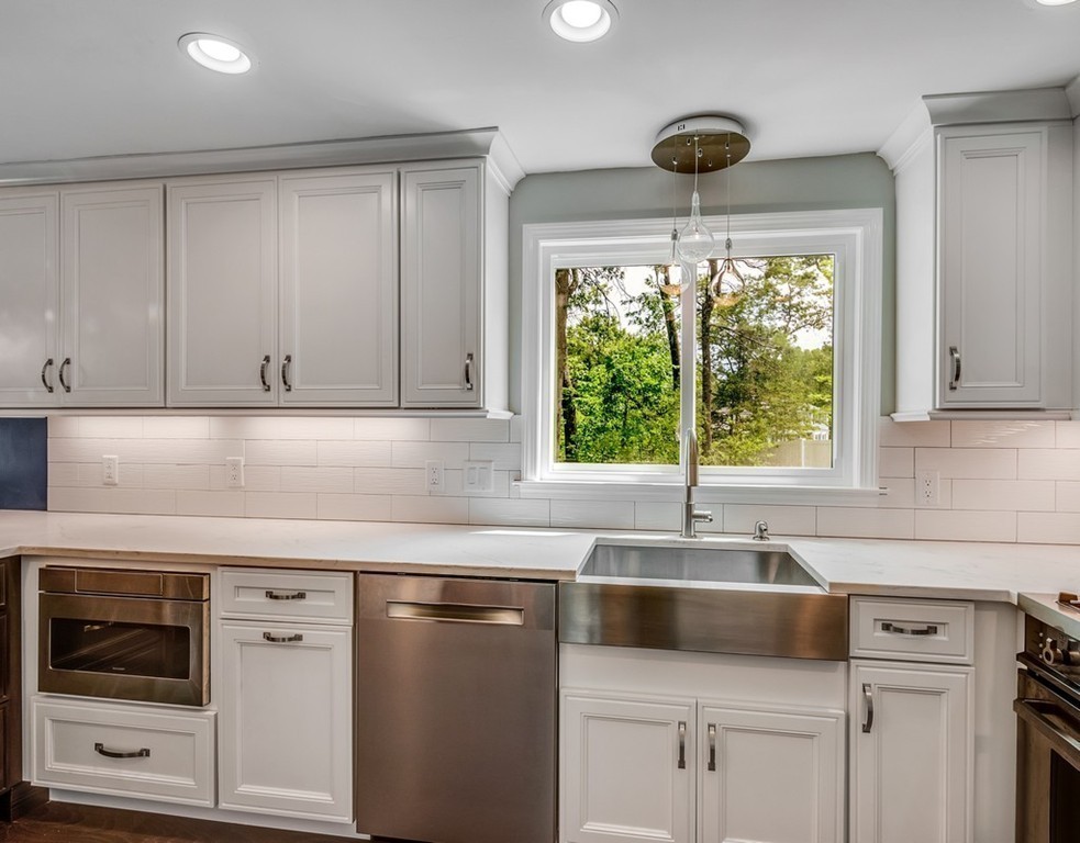 365 Laws Brook Road Concord, MA 01742 - Photo 3 of 30 Gallery Image 3